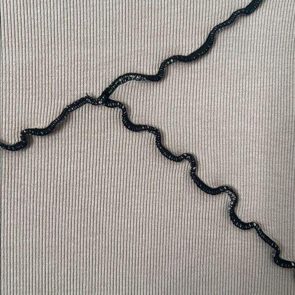 Mimosa Women's Long Sleeve Ruffle Top in Size S - Picture 4 of 8